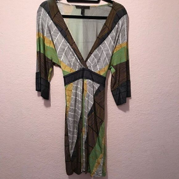 NWOT. BCBGMAXAZRIAâdressâ
tiesâ
onâ
theâ
back. - Picture 5 of 10